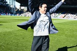 水晶宫夺队史首冠，赛后范志毅社媒被刷屏：水晶宫夺冠啦！