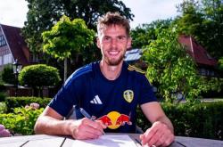 身高1米94！官方：利兹联签下德国中场斯塔赫，转会费超2000万欧