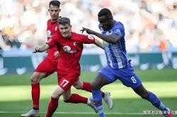 德甲联赛，弗赖堡VS法兰克福，法兰克福第三名防守战。