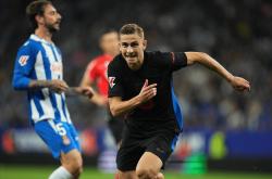 太疯狂了！巴萨PK西班牙人赛前，巴萨球迷驾车冲撞西班牙人队球迷