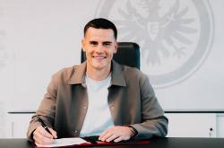 官方：法兰克福签下不莱梅门将泽特尔 据悉转会费500万欧