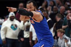 勇气与信念并存：布伦森引领尼克斯迎战波士顿凯尔特人