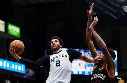 尼尔森被萨克拉门托国王签下，但前景渺茫