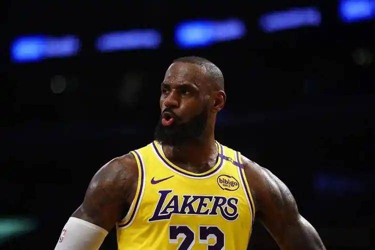 NBA交易传闻:勒布朗·詹姆斯考虑从湖人队转投同城对手洛杉矶快船