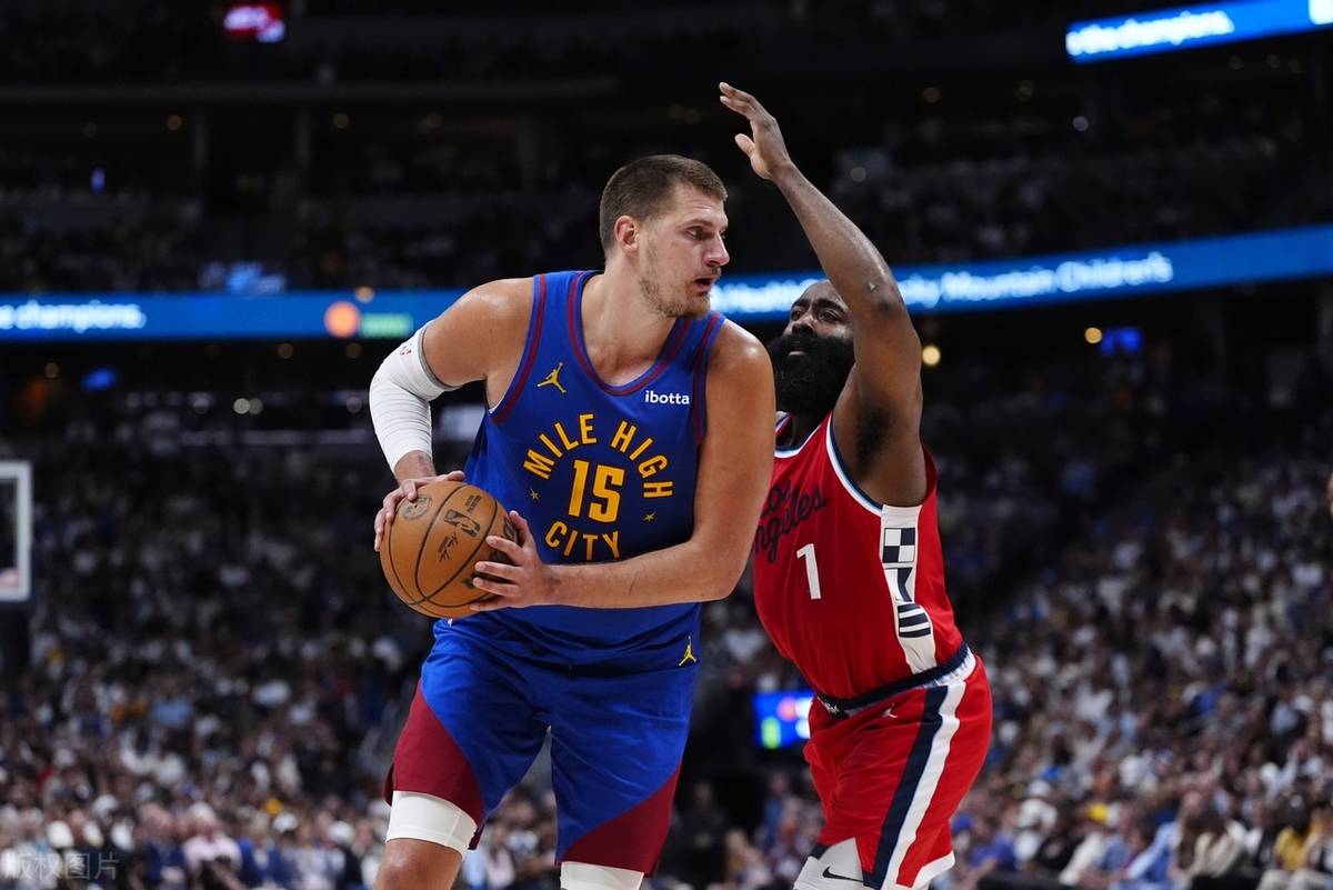 事实证明,被掘金淘汰的洛杉矶快船,已经走上了另一条大道