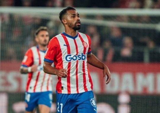 米兰考察委内瑞拉绞肉机,19岁曾加盟曼城,西甲球队愿五折出售