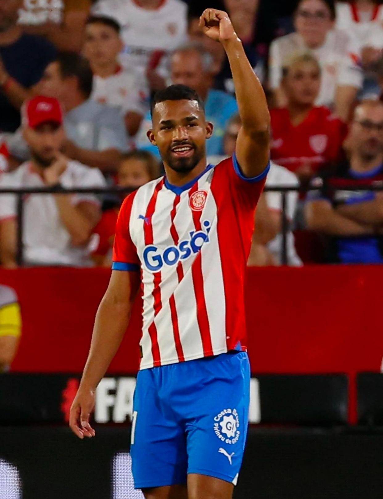 米兰考察委内瑞拉绞肉机,19岁曾加盟曼城,西甲球队愿五折出售