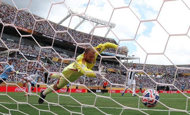 世俱杯小组赛:曼城胜尤文图斯