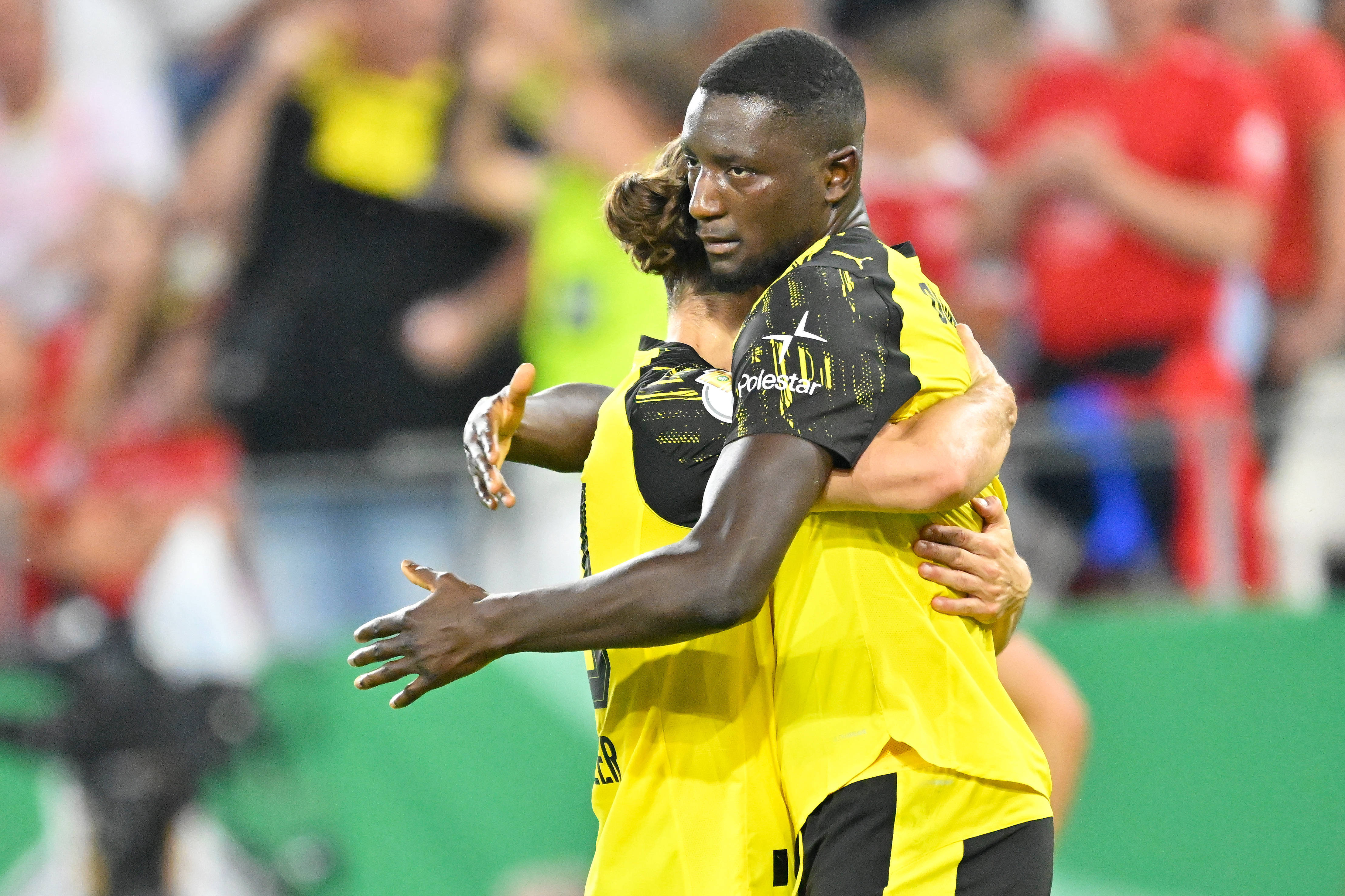 (体育)足球——德国杯:埃森不敌多特蒙德